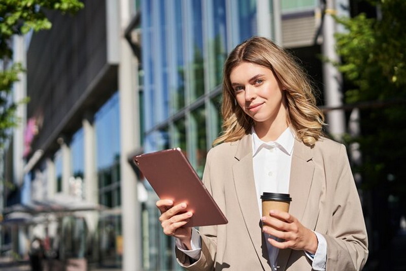 Где купить оригинальную технику Apple и Dyson в подарок на 14 февраля